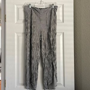 Black and white stripe cropped flyaway pants.